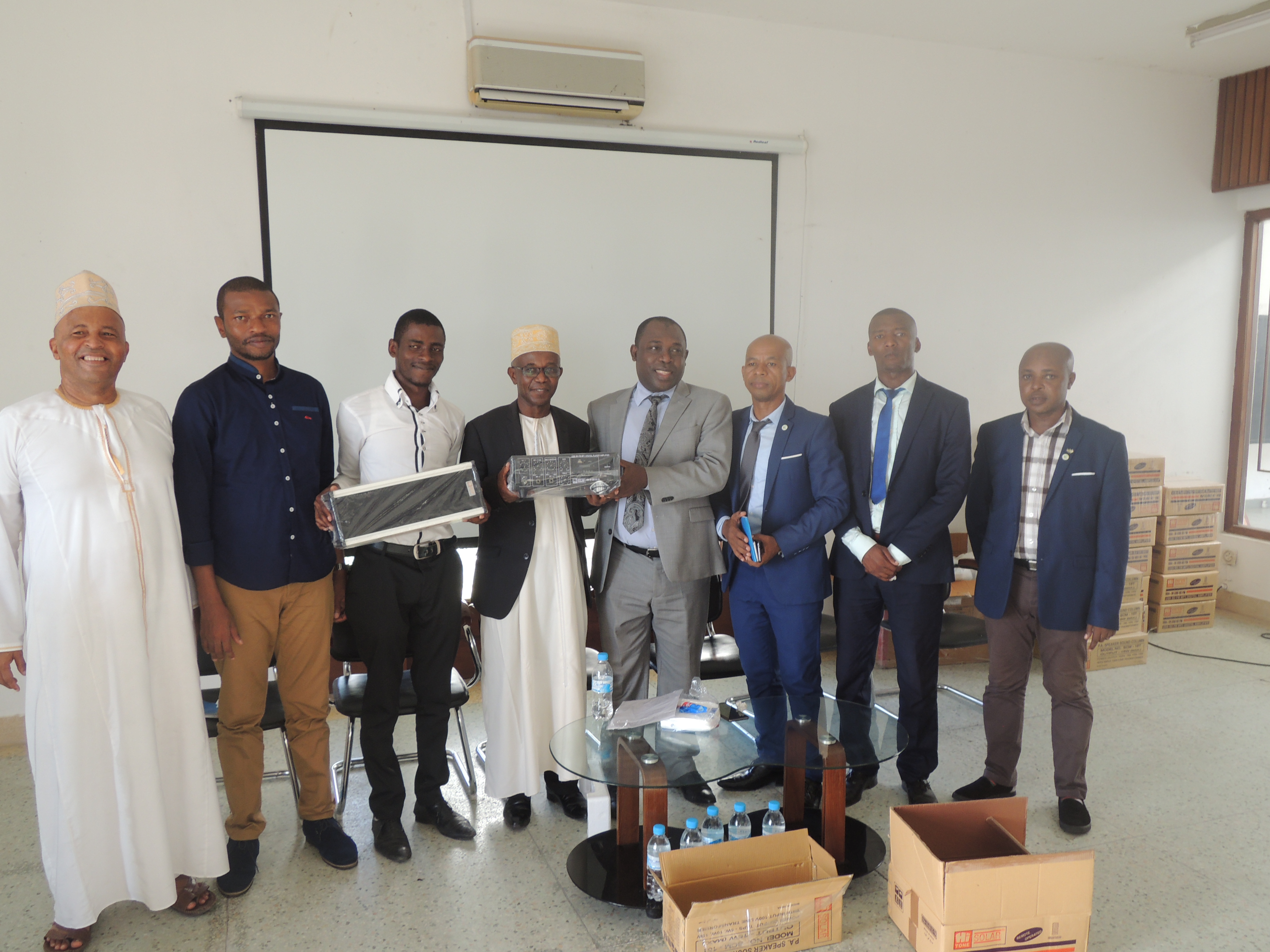 image Remise de matériel à l’Université des Comores / Le gouvernement à la rescousse de l’Université des Comores